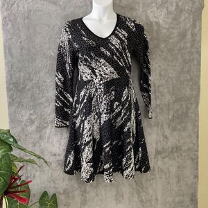 Carmen Marc Valvo Fit & Flare Dress Womens Large ponte knit long sleeve v-neck